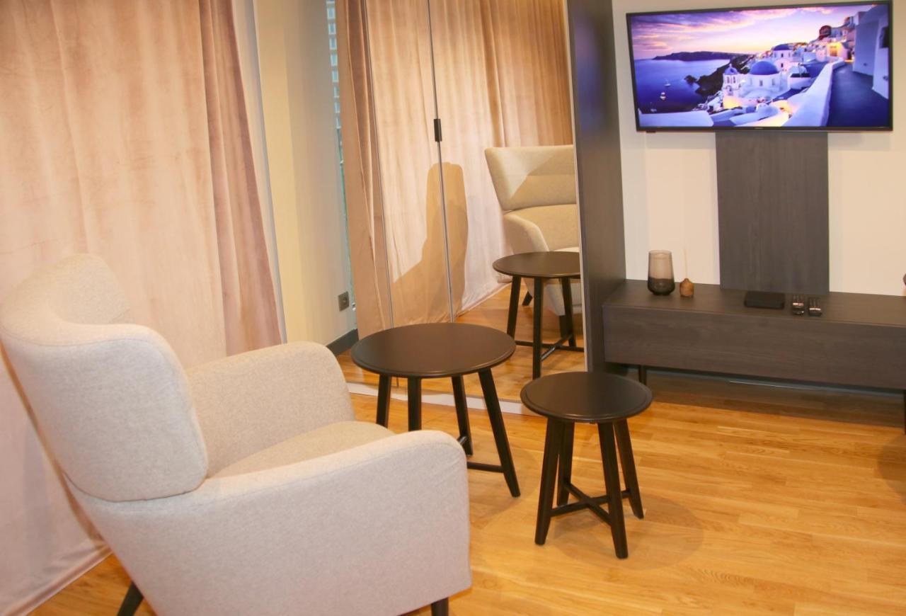 Falcon Center 2 Metro Zlote Tarasy Apartment *